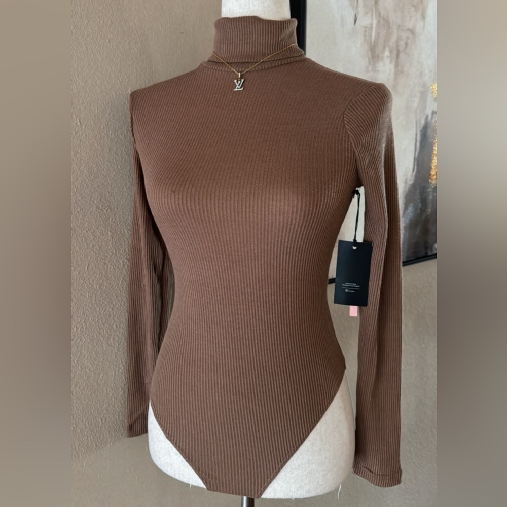 Elegant Brown Ribbed Bodysuit - Picture 3 of 9